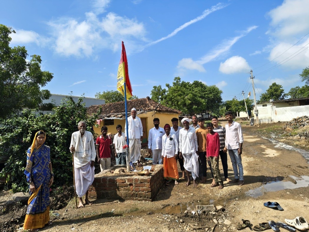 వాల్మీకి చౌక్ వద్ద ధ్వజారోహణ