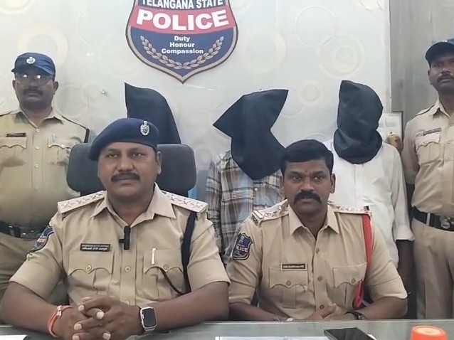 హత్య కేసులో ముగ్గురు నిందితులు అరెస్ట్