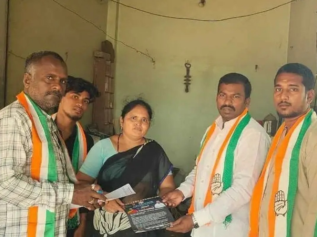 ఓట్ చోర్ గద్దిచోడ్ కార్యక్రమంపై సంతకాల సేకరణ