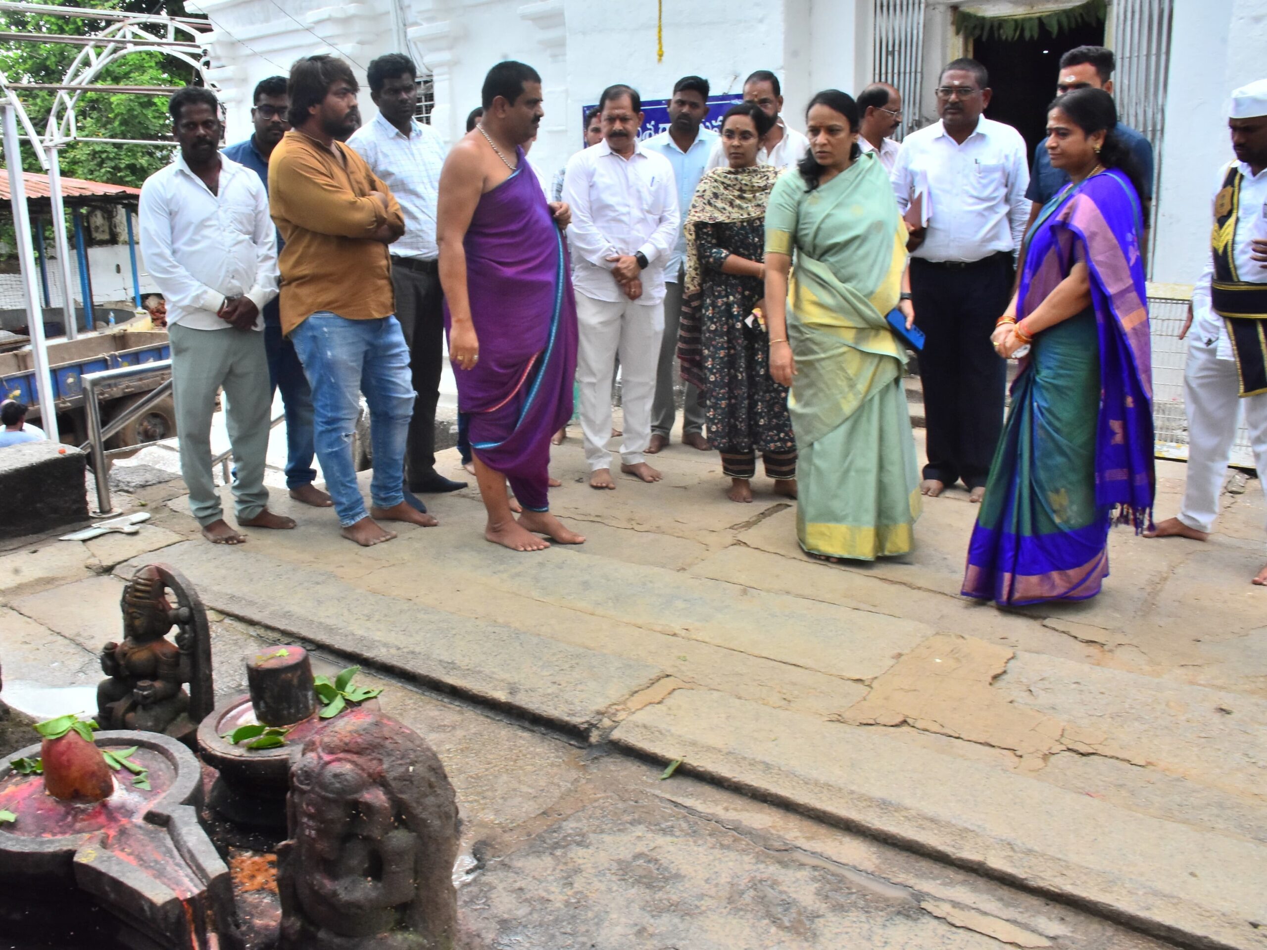భీమేశ్వర ఆలయాన్ని సందర్శించిన కలెక్టర్
