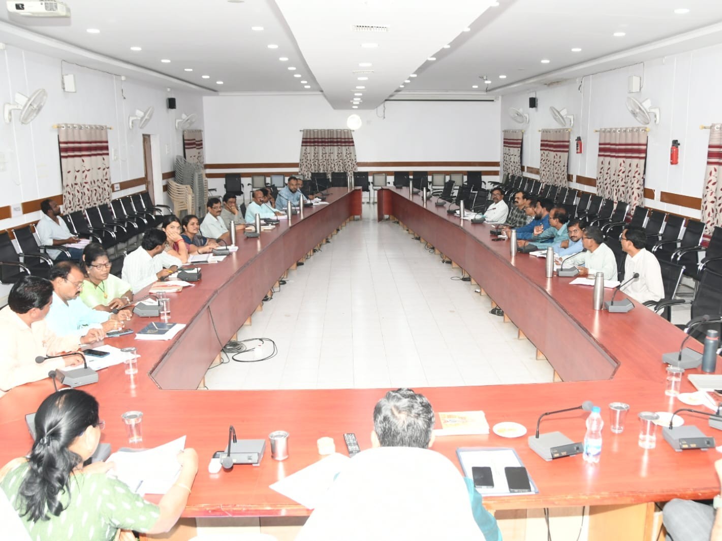 ‘భూ భారతి పెండింగ్ దరఖాస్తులను వెంటనే పరిష్కరించాలి’