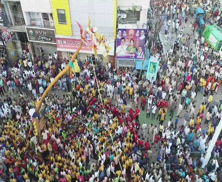 కూలిన సిరిమానోత్సవ వేదిక