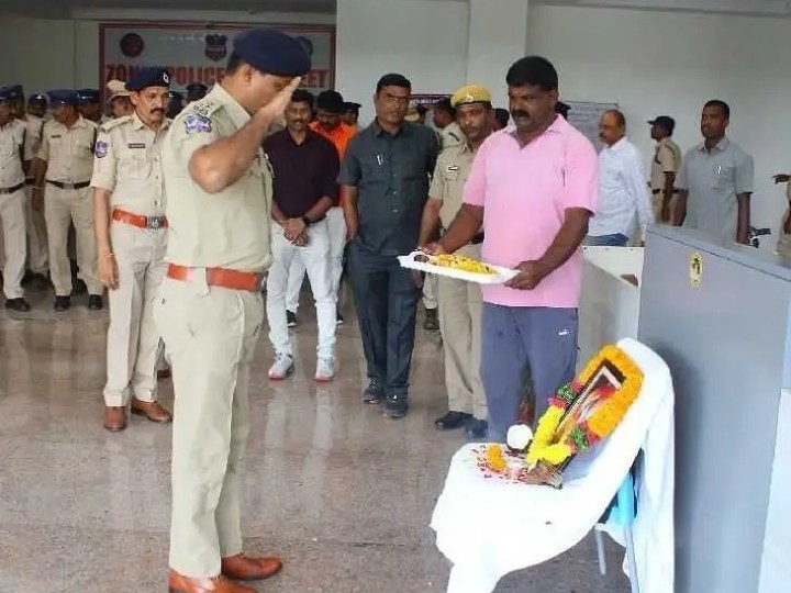 జిల్లా ఎస్పీ కార్యాలయంలో వాల్మీకి జయంతి వేడుకలు