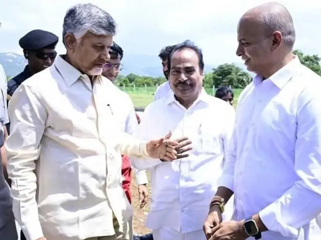 నారావారిపల్లెలో  సీఎంను కలిసిన నగిరి MLA
