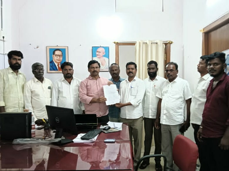 ఆర్డీవోను కలిసిన తర్నికల్ గ్రామస్తులు