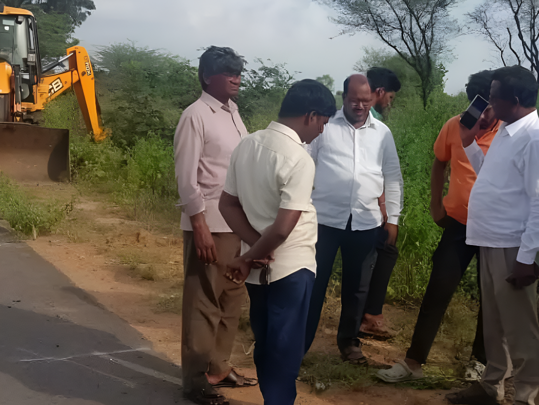 ‘మొక్కలు నాటే సాకుతో రోడ్డు ధ్వంసం’
