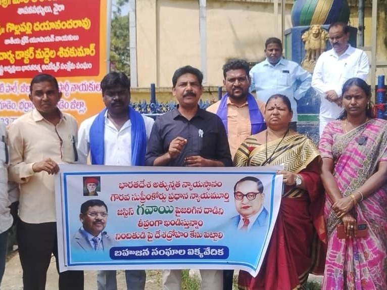 ‘వారిపై దేశద్రోహం కేసు వేయాలి’