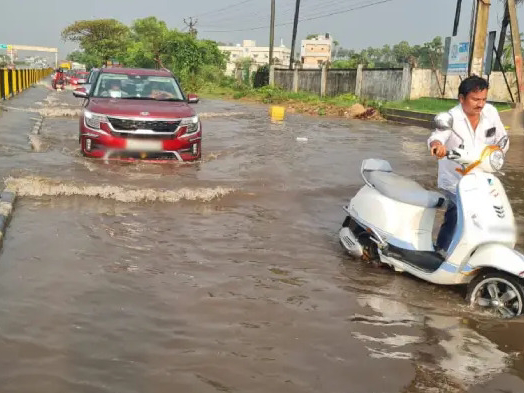 భీమిలిలో భారీ వర్షం