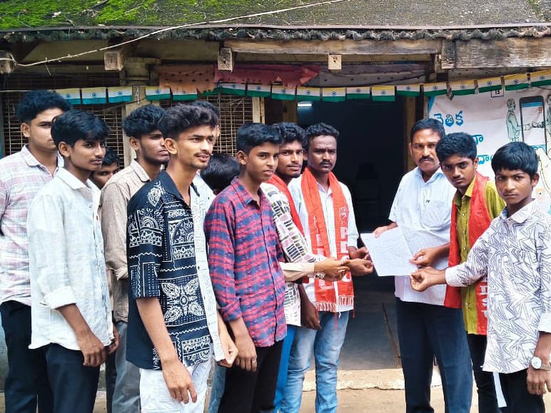 ‘ఫీజు రీయింబర్స్‌మెంట్ విడుదల చేయాలి’
