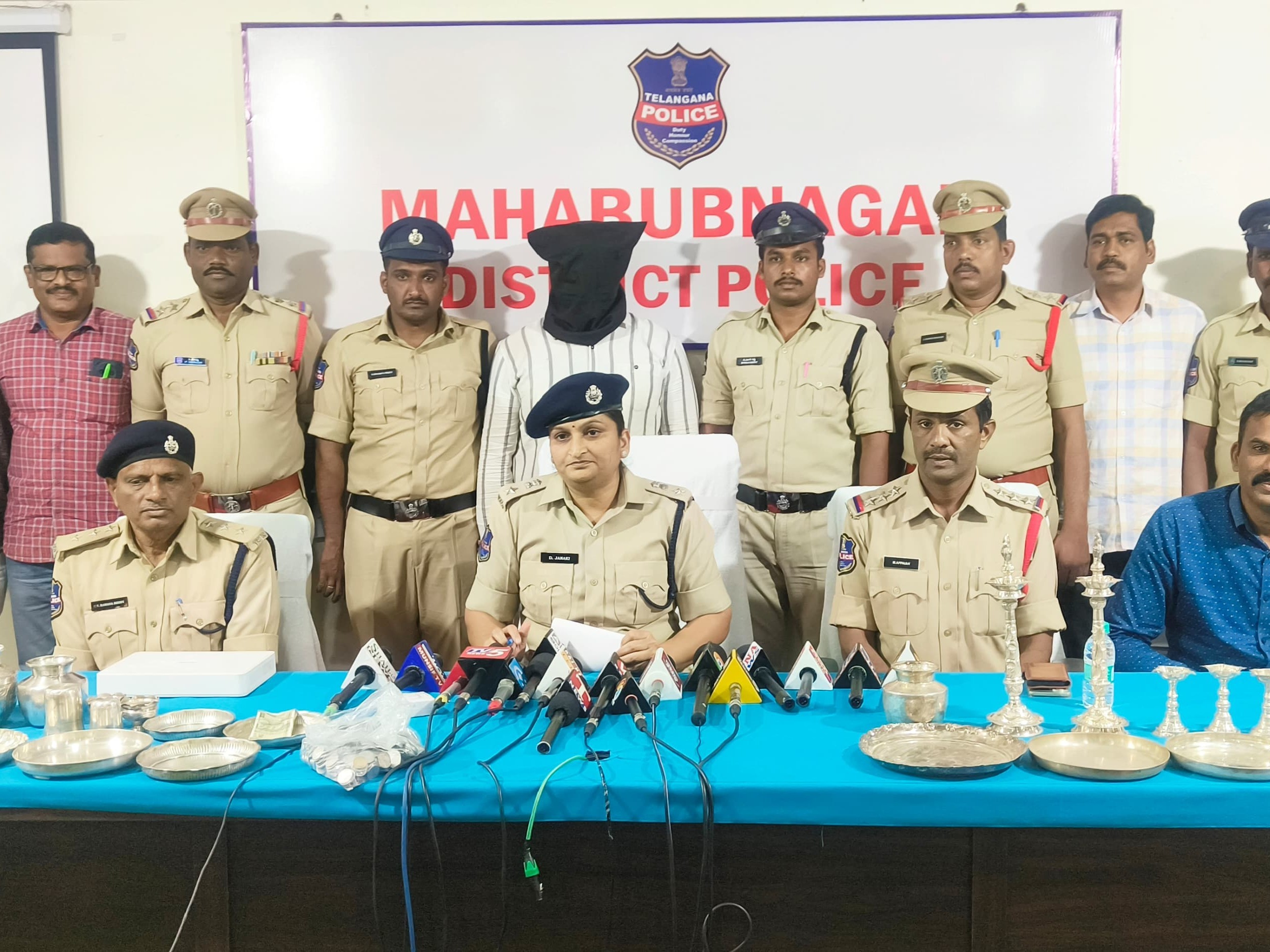 చోరీ కేసును చేదించిన పోలీసులు