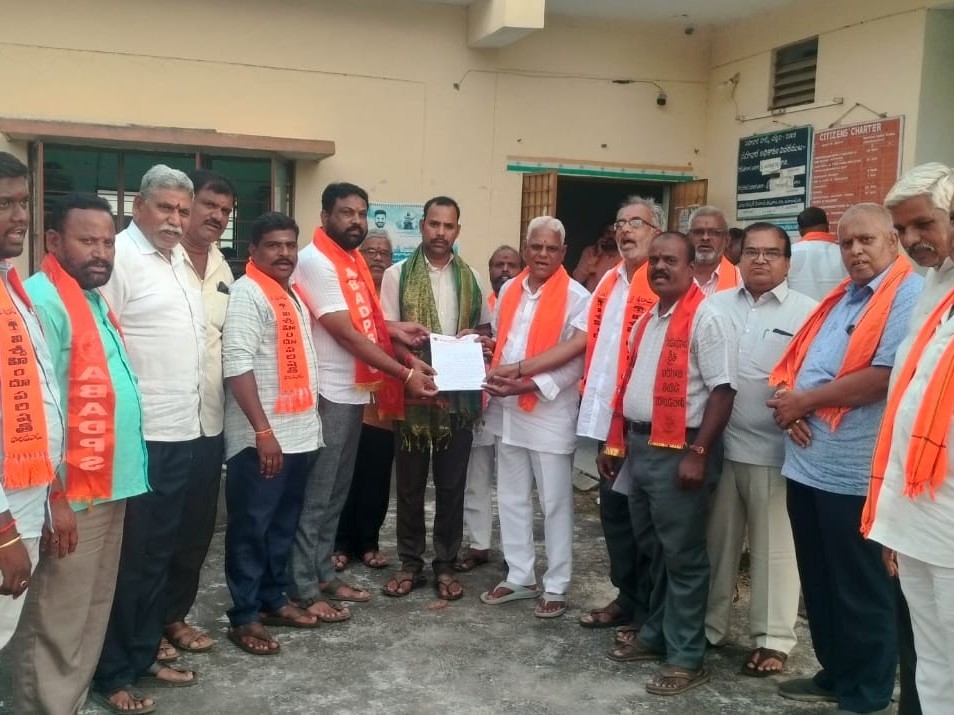 ‘గువులు గోశాలల అభివృద్ధికి కృషి చేయండి’