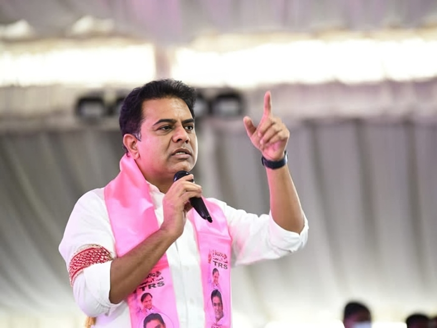 ఓటరు కార్డుల పంపిణీపై కేటీఆర్ ఫైర్