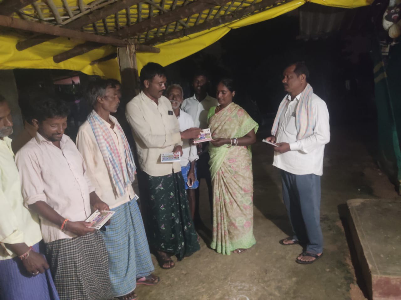 విజ్జయపల్లిలో కాంగ్రెస్ బాకీ కార్డుల పంపిణీ