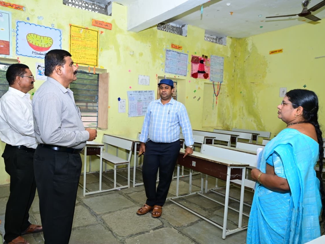 ఓట్ల లెక్కింపు కేంద్రం పరిశీలన
