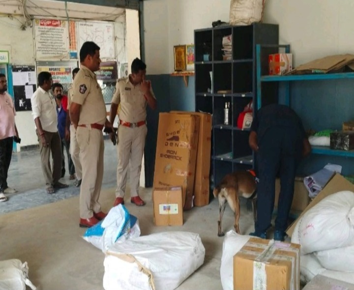 పొదిలిలో ఆకస్మిక తనిఖీలు చేసిన పోలీసులు