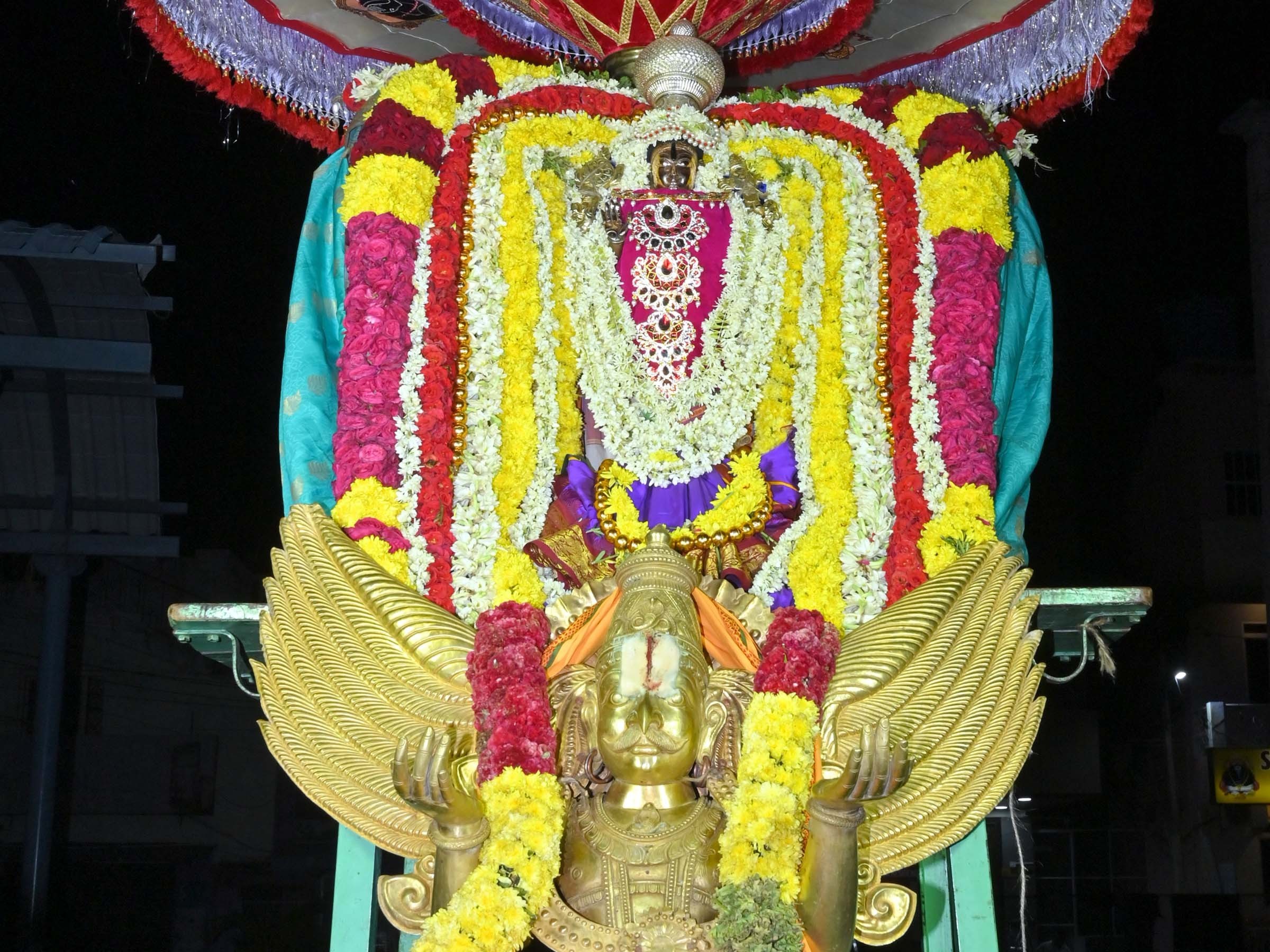 గరుడ వాహనంపై స్వామివారికి గ్రామోత్సవం