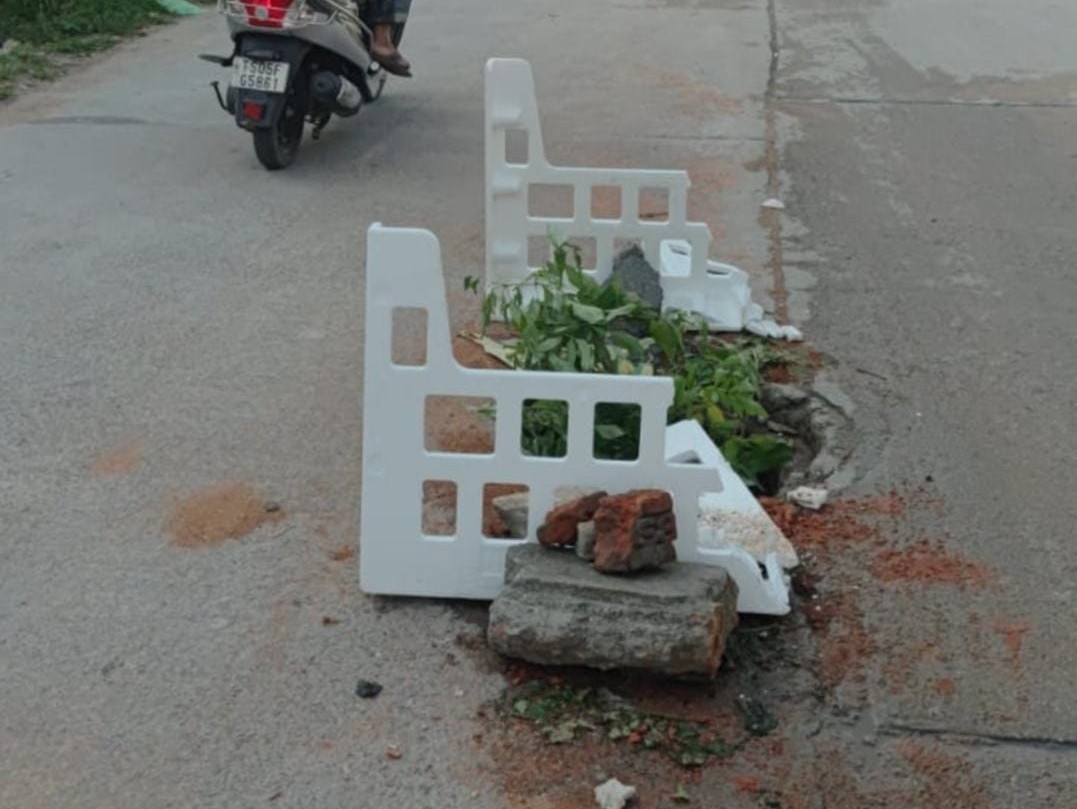 వామ్మో మనిషిని మింగే మ్యాన్ హోల్