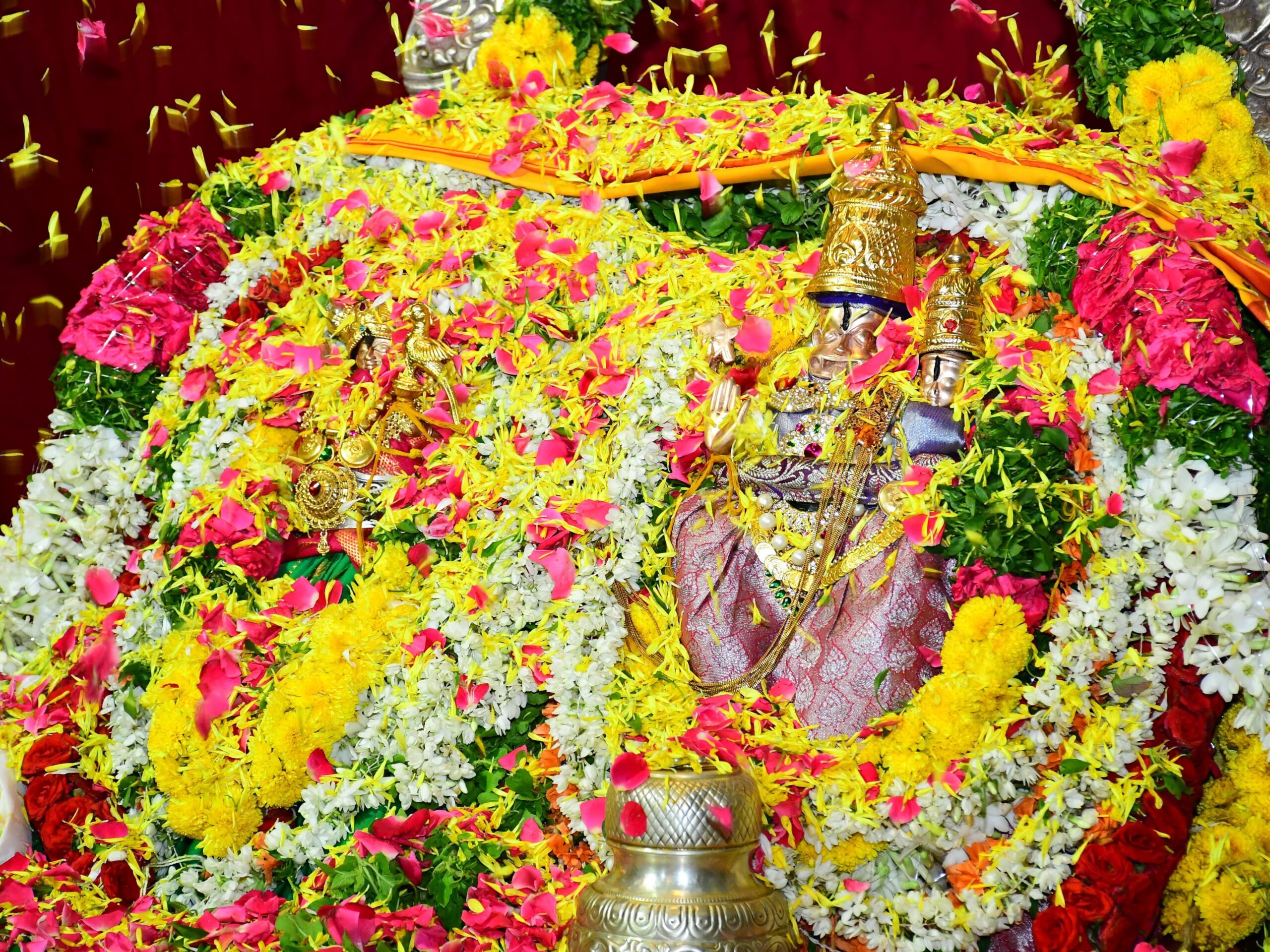 యాదాద్రి శ్రీవారి నిత్య ఆదాయ ఎంతంటే..?