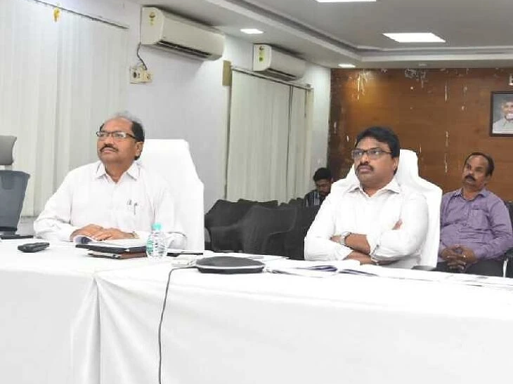 ‘రెవెన్యూ అంశాలకు ప్రాధాన్యత ఇవ్వాలి’