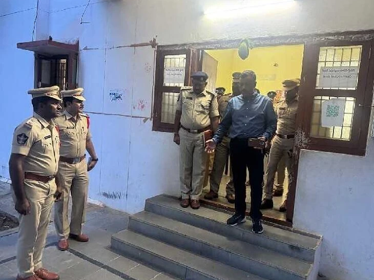 పోలీస్ స్టేషన్‌ను ఆకస్మిక తనిఖీ చేసిన ఐజీ
