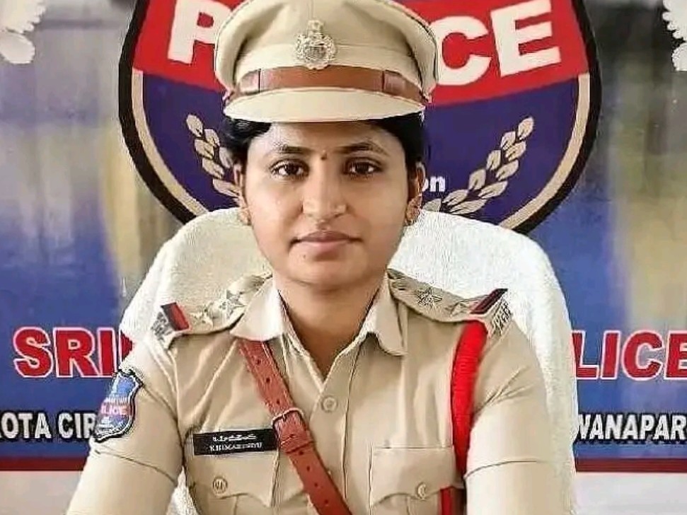 రెచ్చగొట్టే పోస్టులు పెడితే కఠిన చర్యలు: ఎస్సై