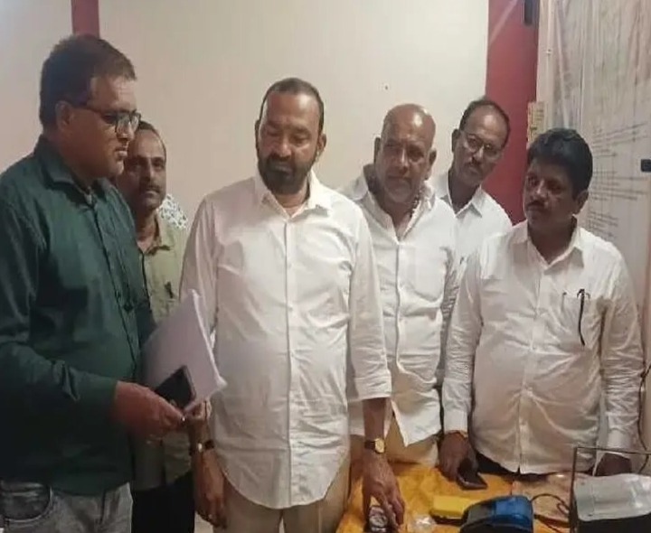 ధాన్యం కొనుగోలు కేంద్రంను పరిశీలించిన సివిల్ సప్లై డైరెక్టర్