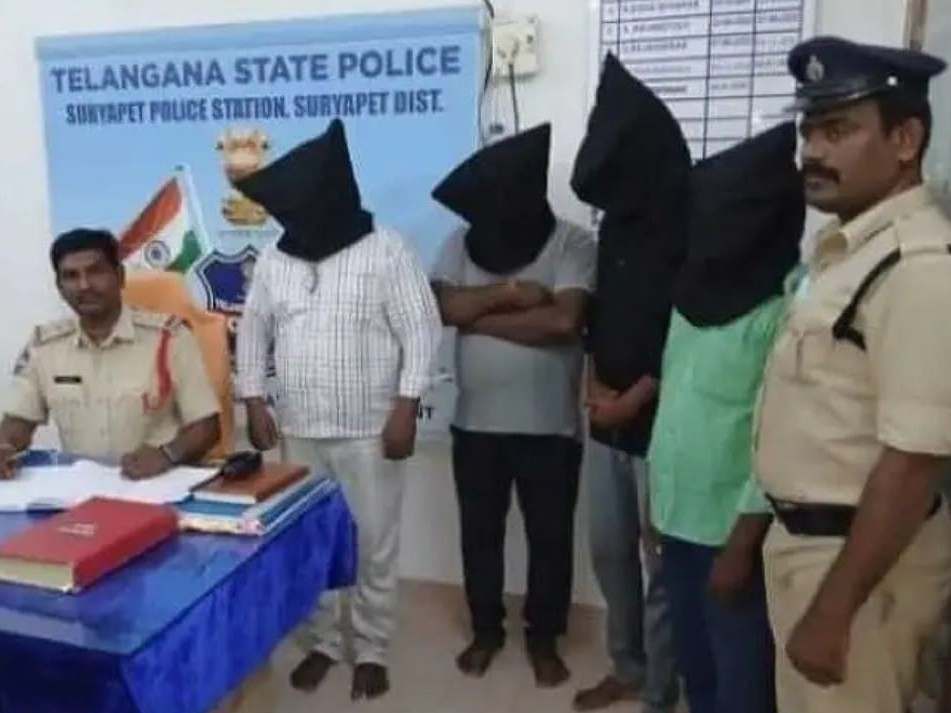 అక్రమ లింగ నిర్ధారణ.. నలుగురు ఆర్ఎంపీలు అరెస్టు