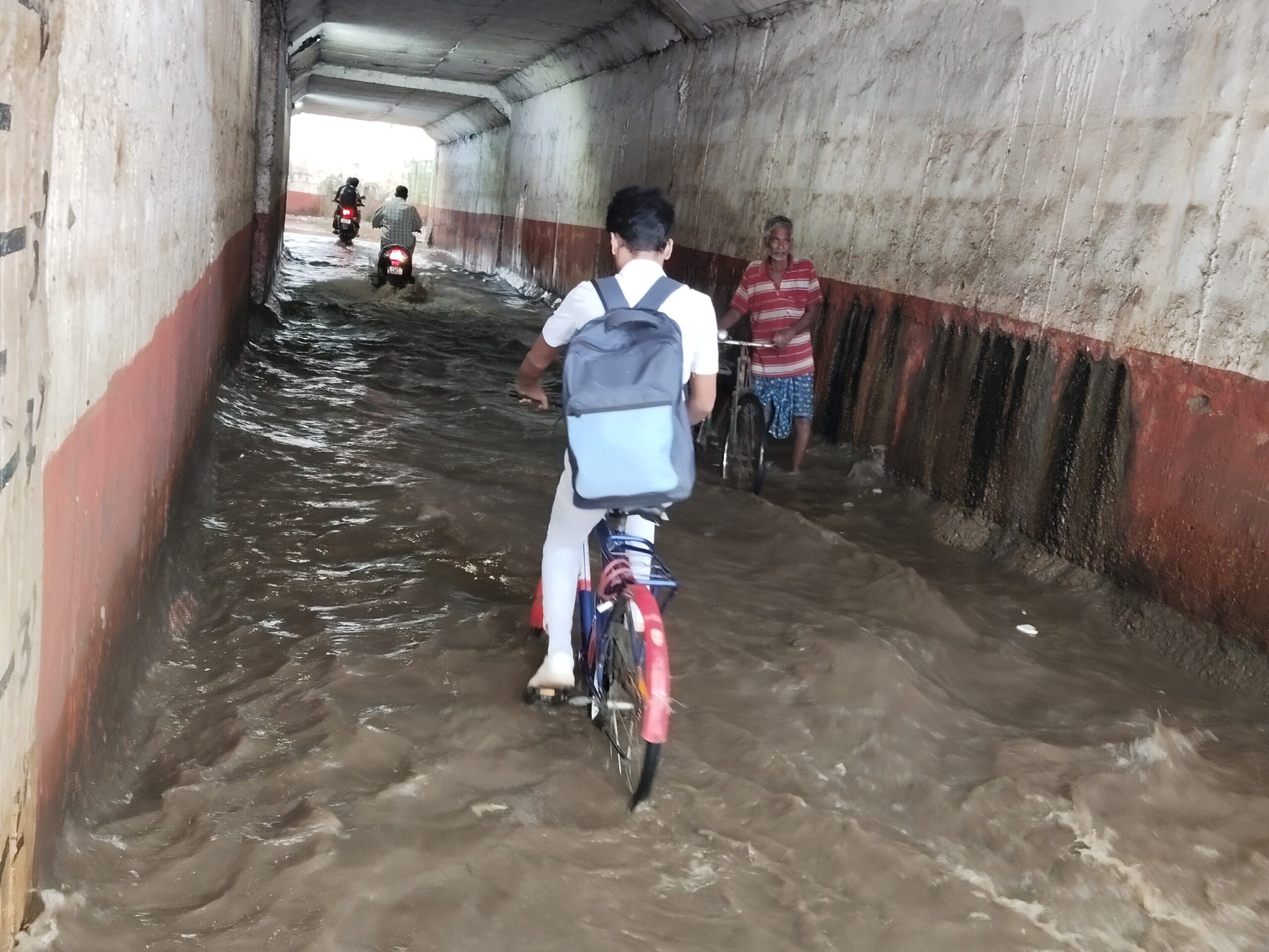 భయం భయంగా రాకపోకలు