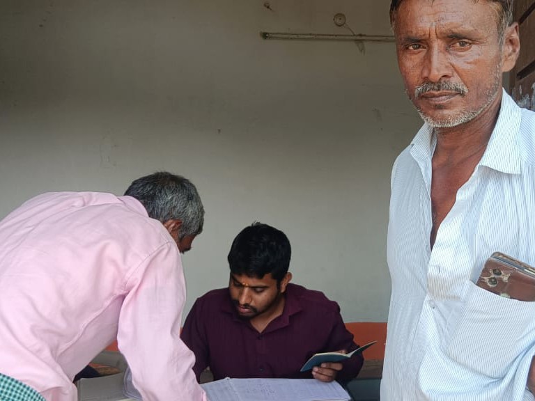 నిజాంపల్లిలో పంట నమోదు కార్యక్రమం