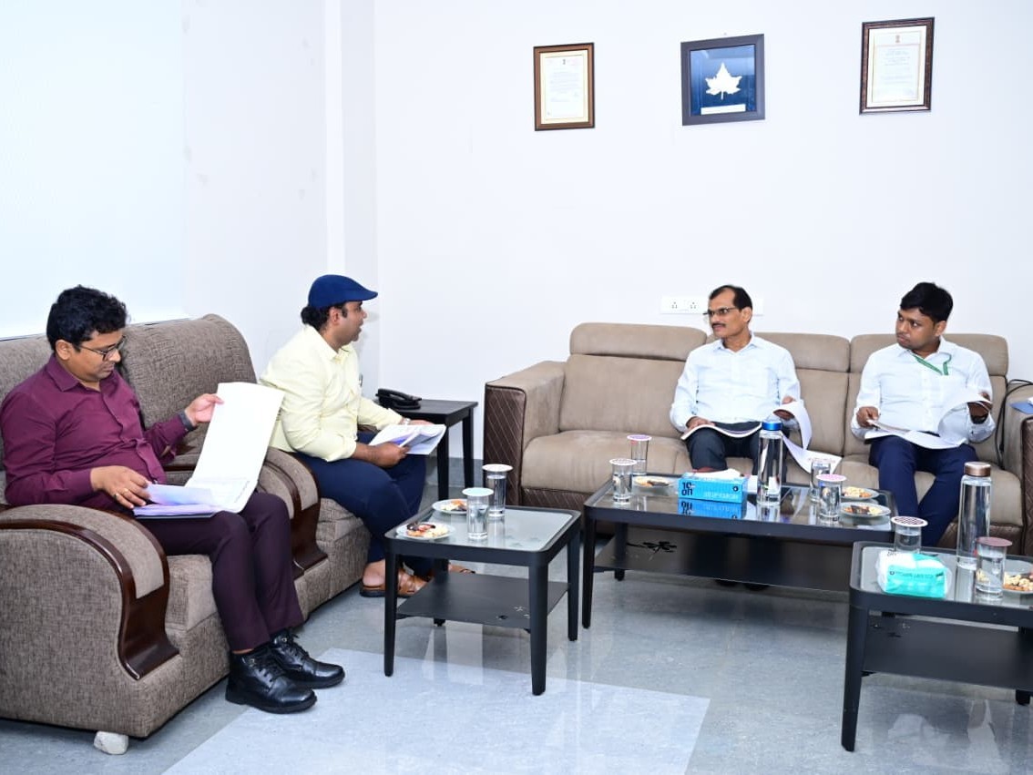 మెదక్‌కు చేరుకున్న కేంద్ర బృందం
