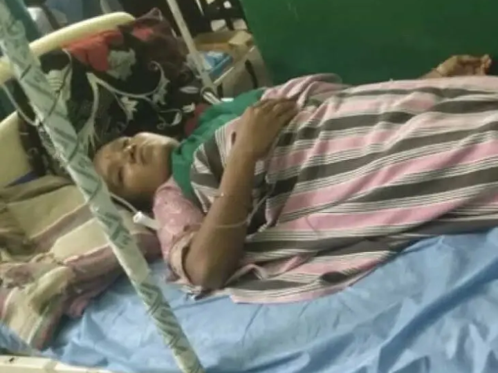 ఉపాధ్యాయురాలికి పాము కాటు