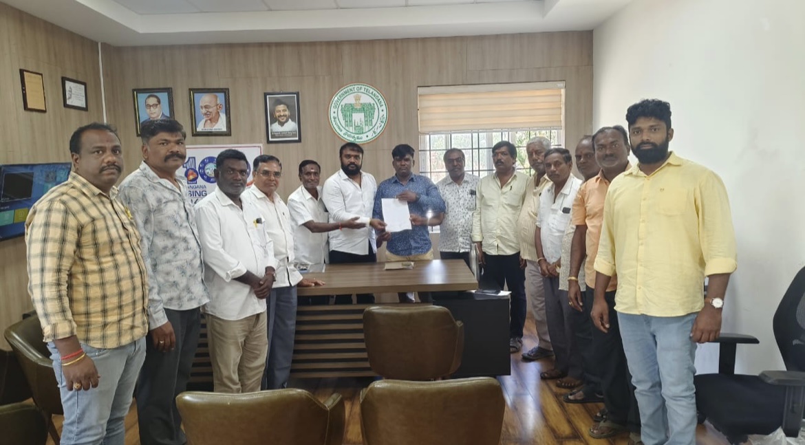 రోజువారీ కూలీల సమస్యలపై బీఆర్ఎస్ నేతల వినతిపత్రం