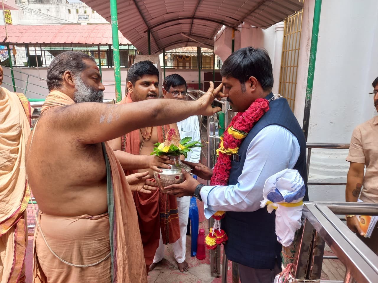 ఆదిత్యుని సేవలో మెప్మా మిషన్ డైరెక్టర్