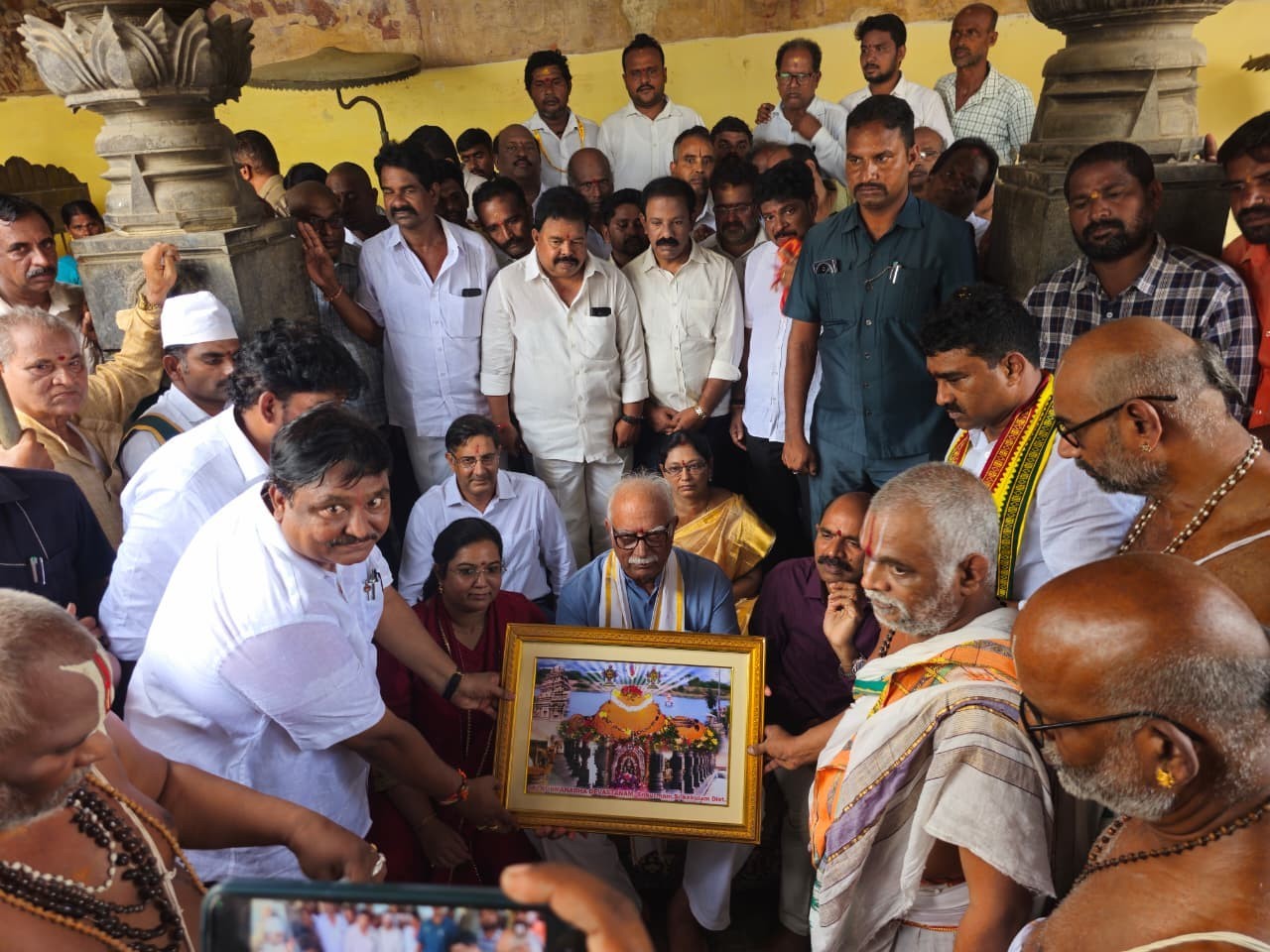 కూర్మ నాథుడిని దర్శించుకున్న గోవా గవర్నర్