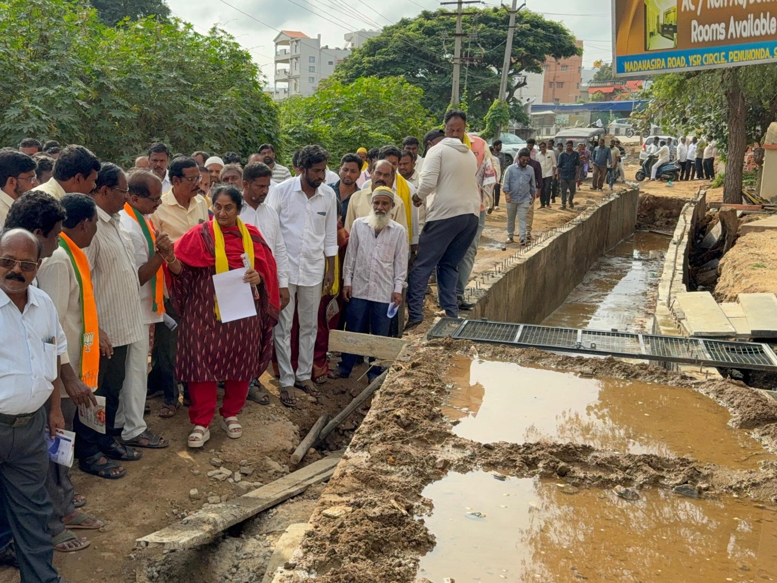 పెనుకొండలో విస్తృతంగా అభివృద్ధి పనులు