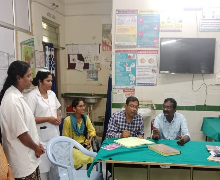 జిల్లా వైద్య ఆరోగ్య శాఖ అధికారి ఆకస్మిక తనిఖీ