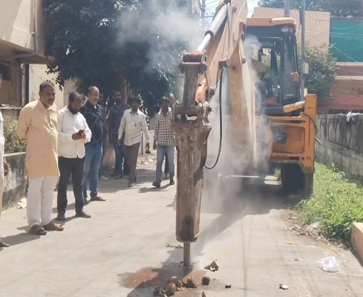 మల్కాజ్‌గిరి రూ.8 లక్షలతో సీసీ రోడ్డు పనులు
