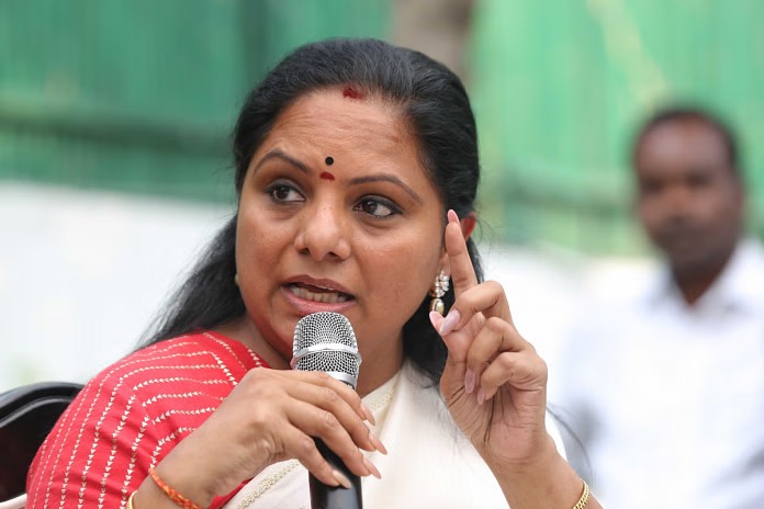 పాత ఉద్యోగాలే ఇచ్చారు: కవిత