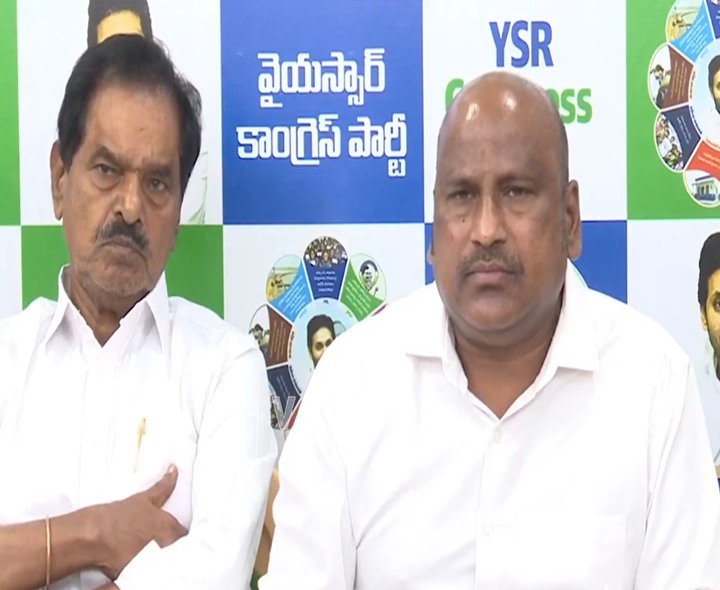 అంబేద్కర్ విగ్రహానికి నిప్పు.. వైసీపీ స్ట్రాంగ్ వార్నింగ్