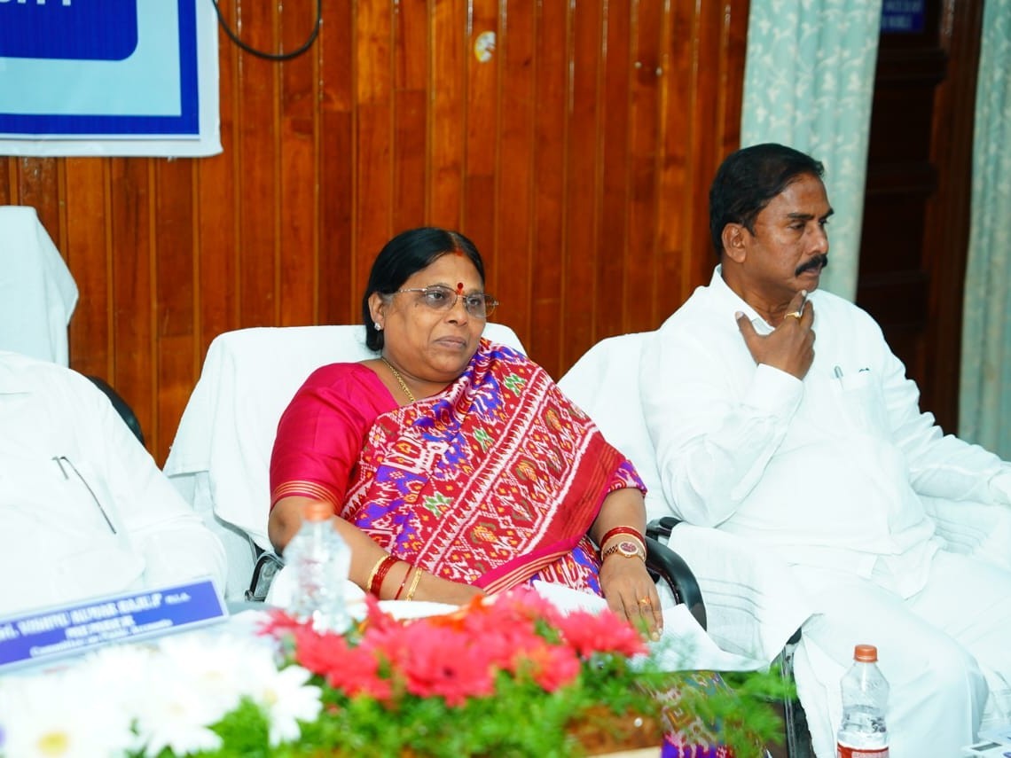 సమీక్ష సమావేశంలో పాల్గొన్న ఎమ్మెల్యే