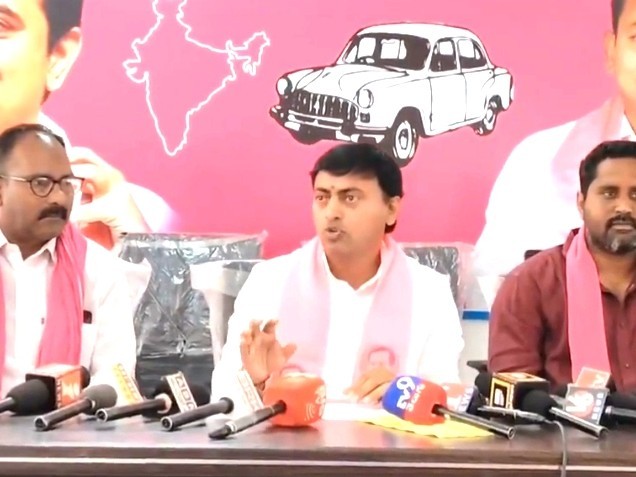 ‘ఎస్సీ, ఎస్టీ విద్యార్థుల భవిష్యత్తుపై కాంగ్రెస్ పట్టింపు లేదు’