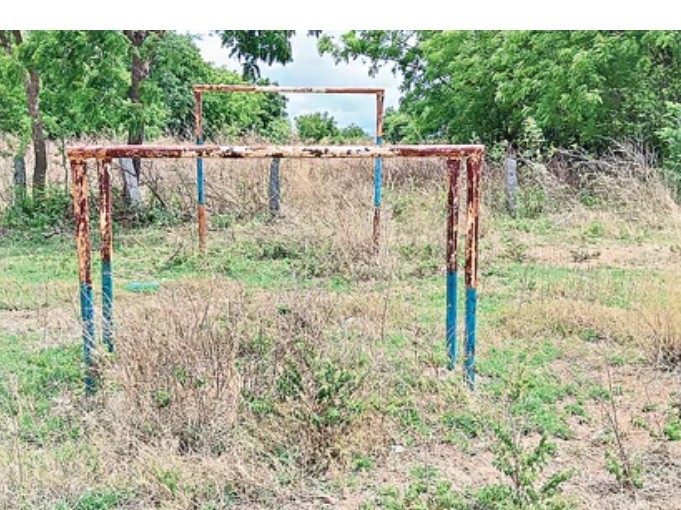 అధ్వానంగా మారిన క్రీడా ప్రాంగణాలు