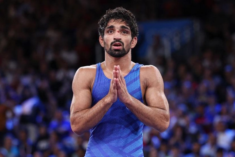 భారత స్టార్‌ రెజ్లర్‌పై ఏడాది నిషేధం
