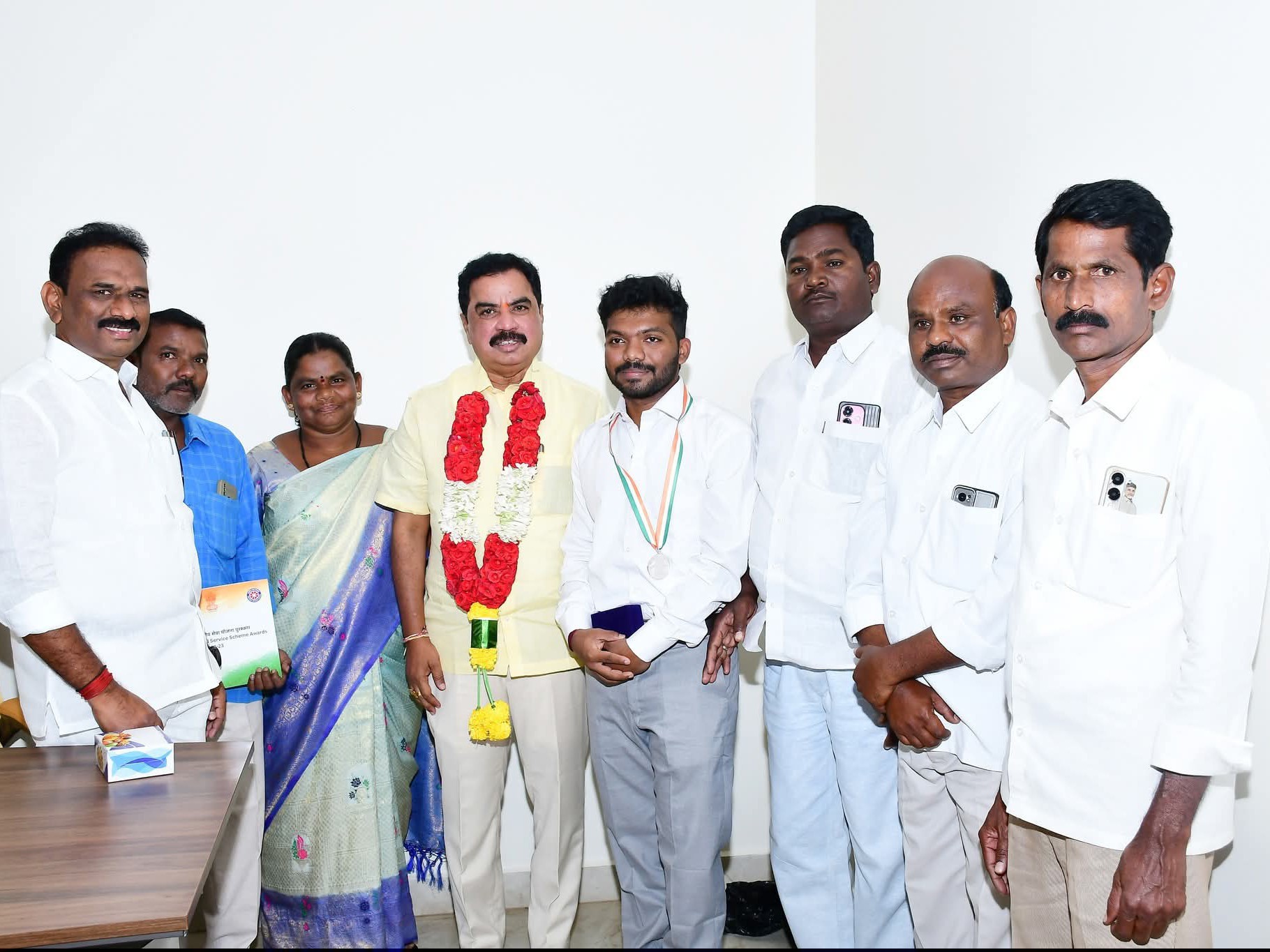 పృథ్వీరాజ్‌కు ఎమ్మెల్యే అమిలినేని అభినందనలు