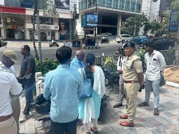 జూబ్లీహిల్స్‌లో ట్రాఫిక్ ఎస్సై ఆకస్మిక తనిఖీలు