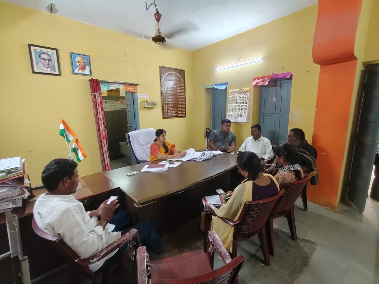 మఠంపల్లి మండలానికి 2550 మెట్రిక్ టన్నుల యూరియా