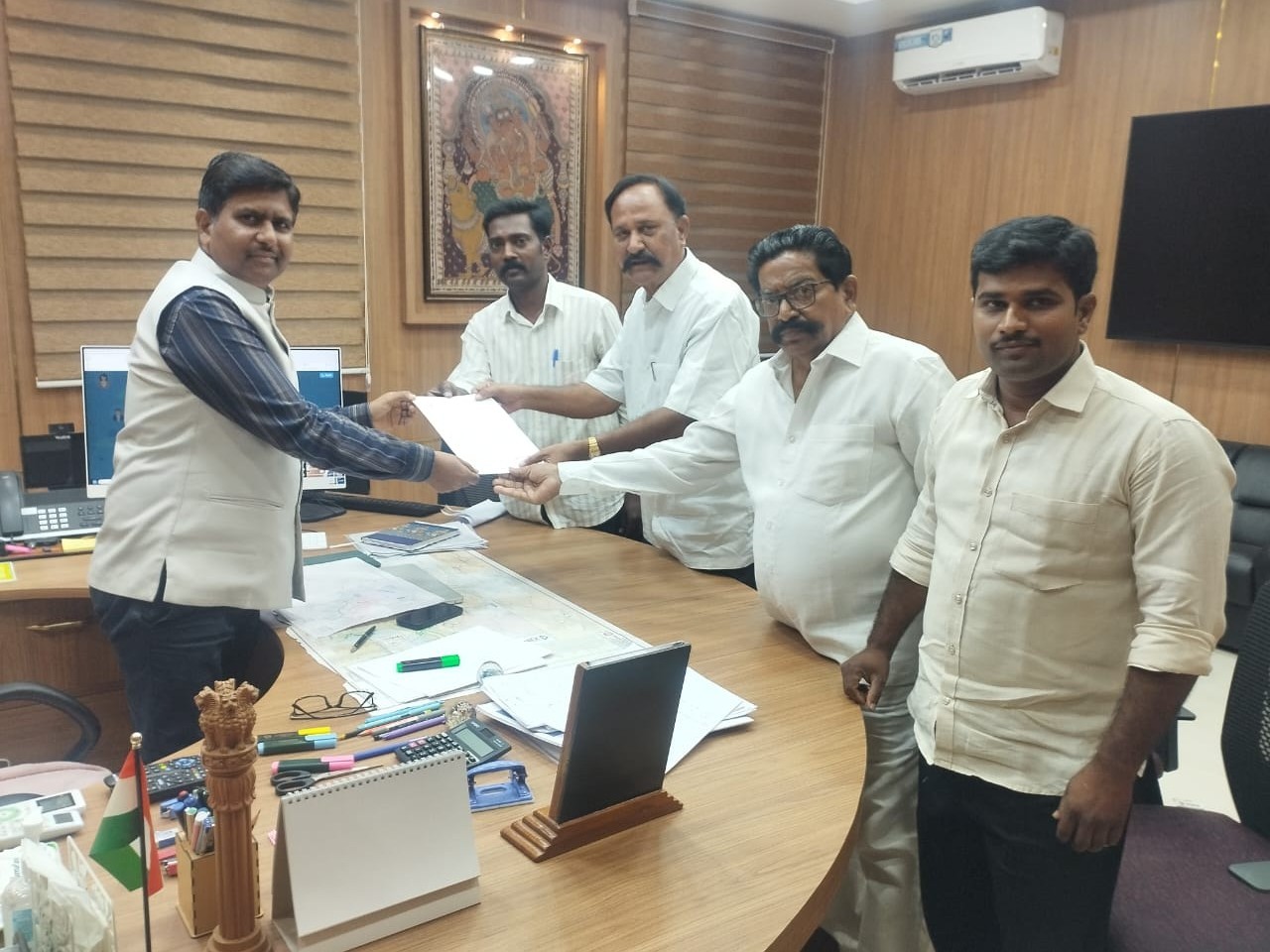 రైల్వే సమస్యలపై డిఆర్ఎంకు వినతి