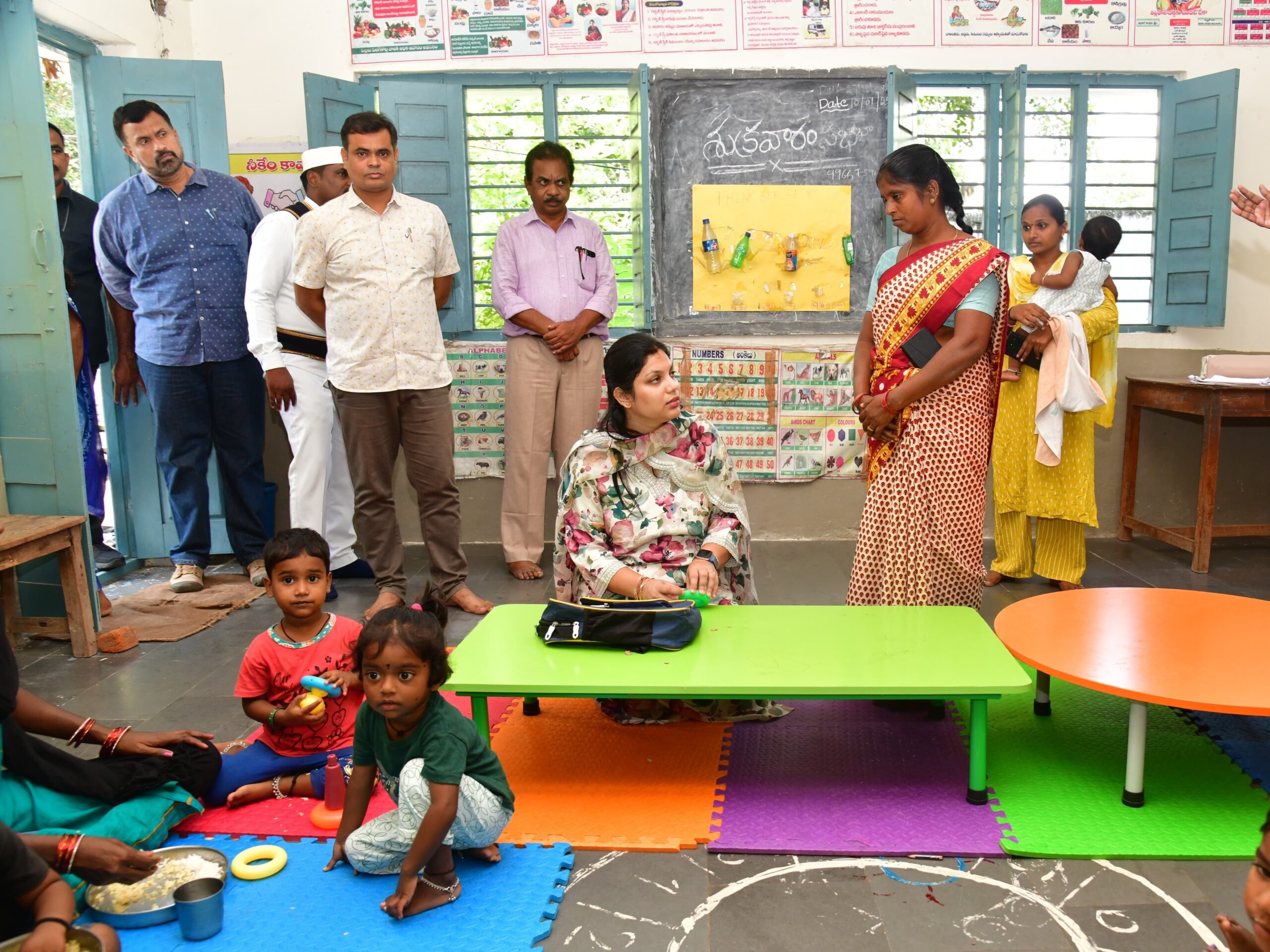 అంగన్వాడీ కేంద్రాన్ని సందర్శించిన కలెక్టర్