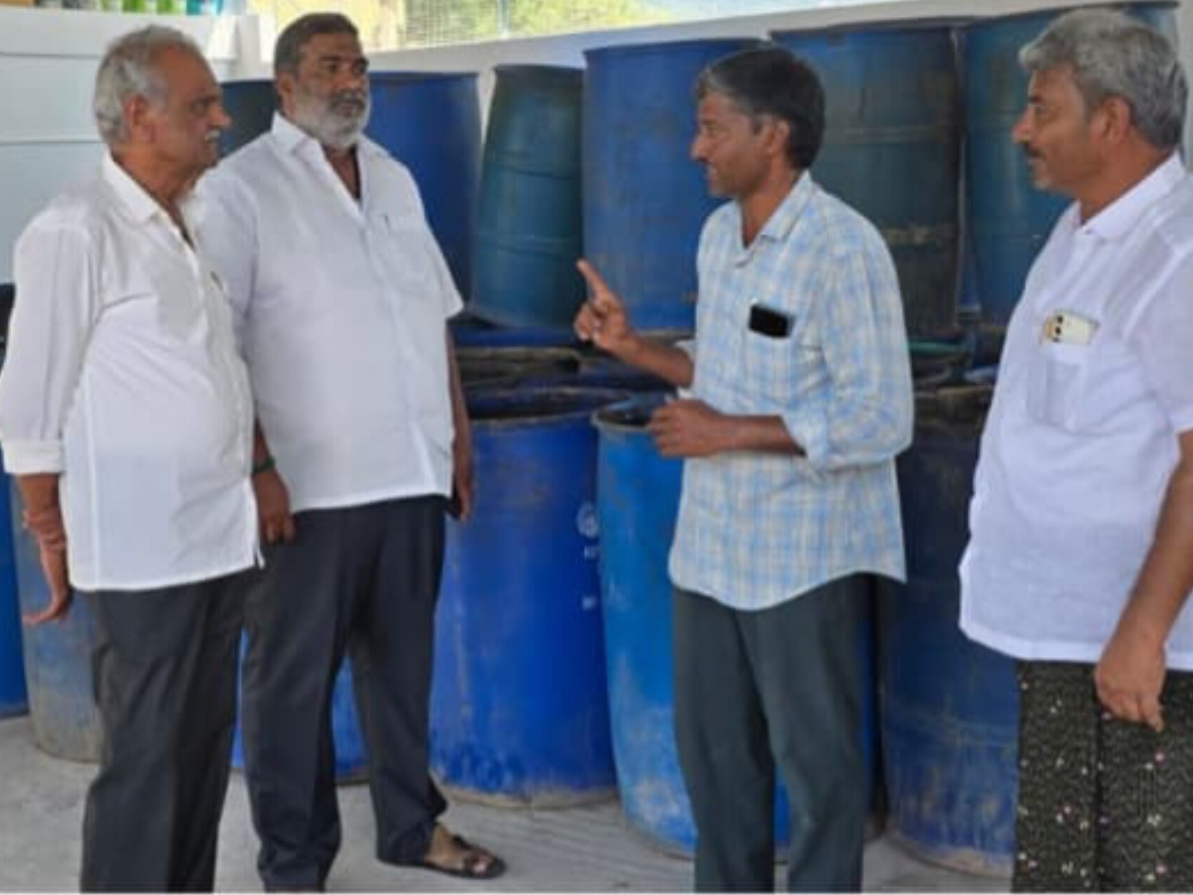 పంచగవ్య తయారీ కేంద్రాన్ని సందర్శించిన సీపీఐ నాయకులు