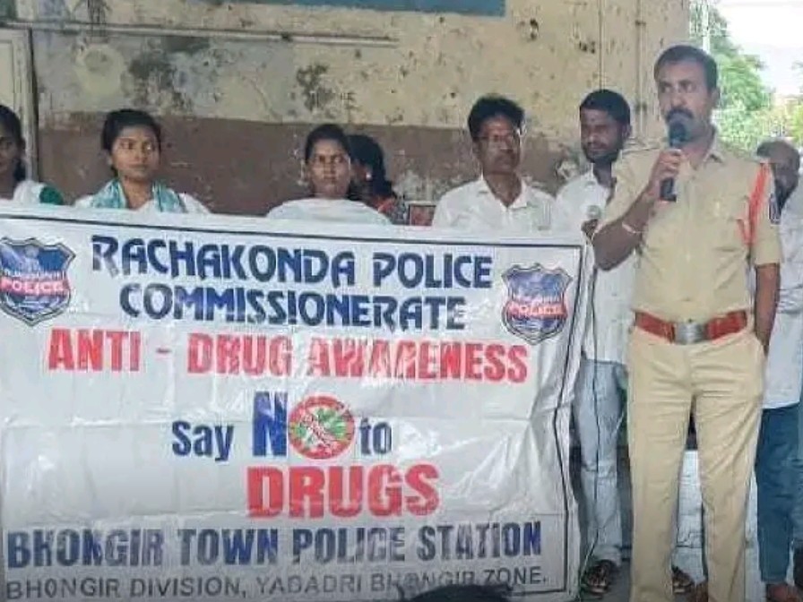 డ్రగ్స్ నియంత్రణపై కళాజాత అవగాహన